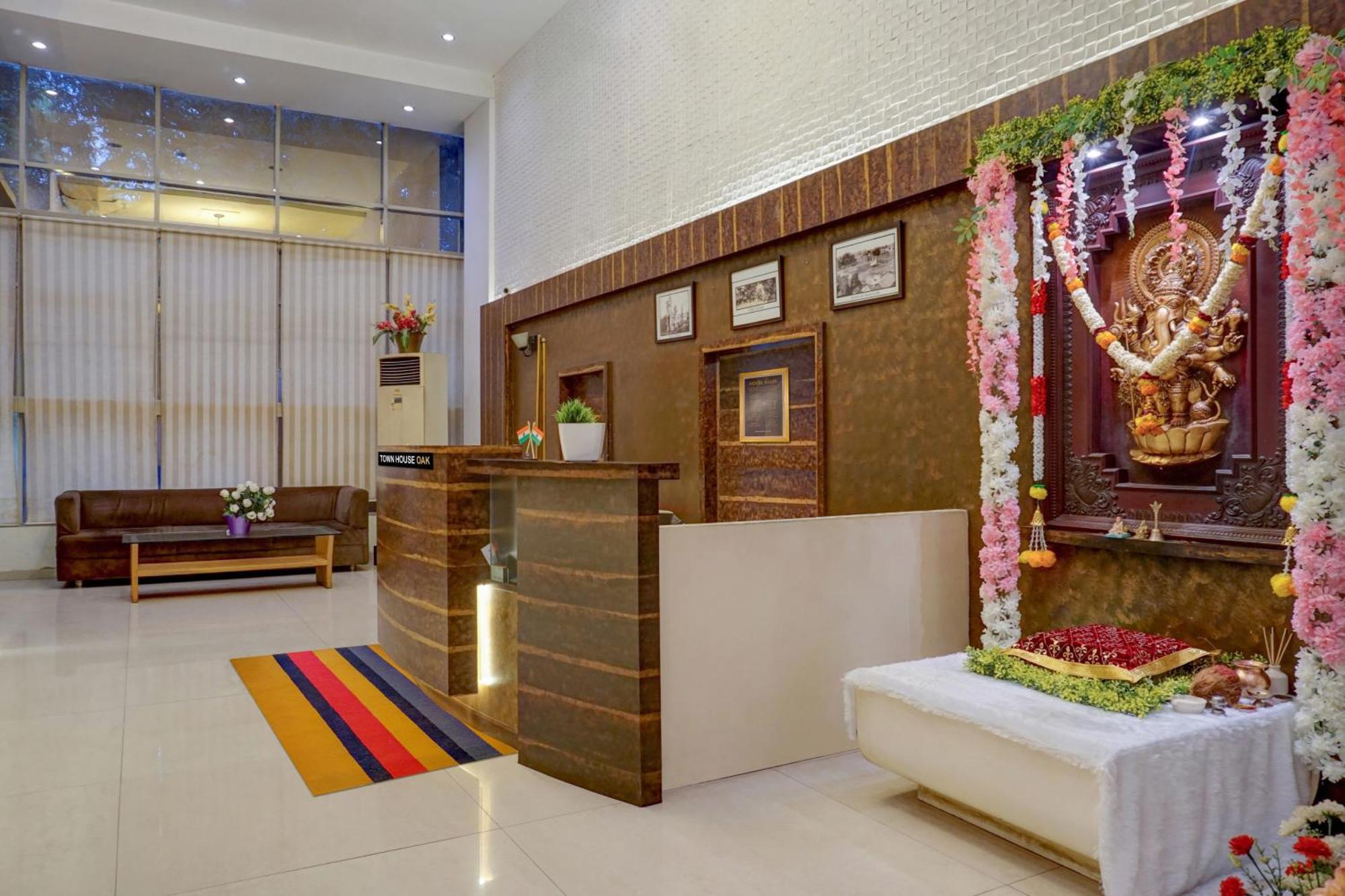 פונה Townhouse Oak Orchard Hotel מראה חיצוני תמונה