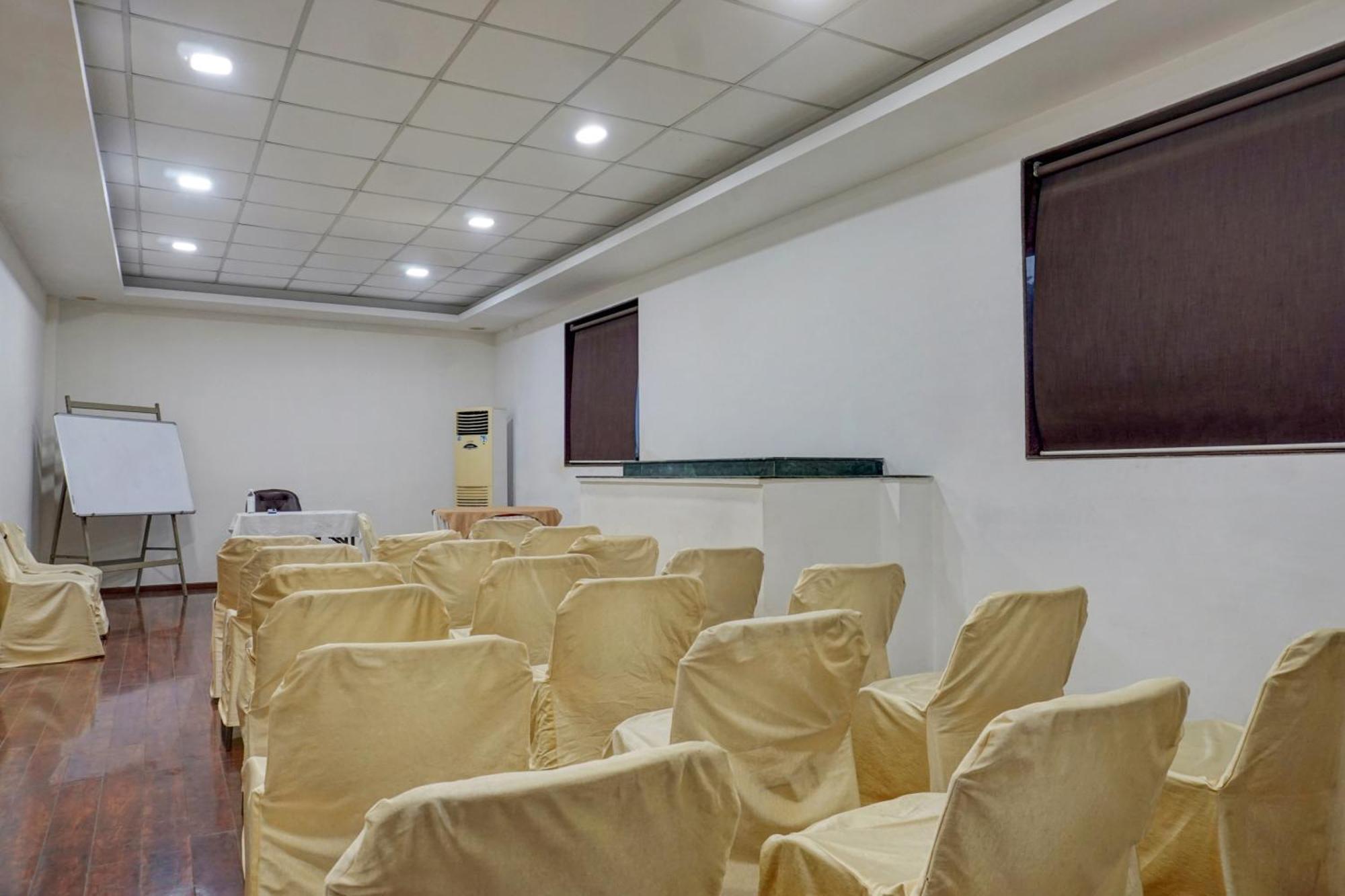 פונה Townhouse Oak Orchard Hotel מראה חיצוני תמונה