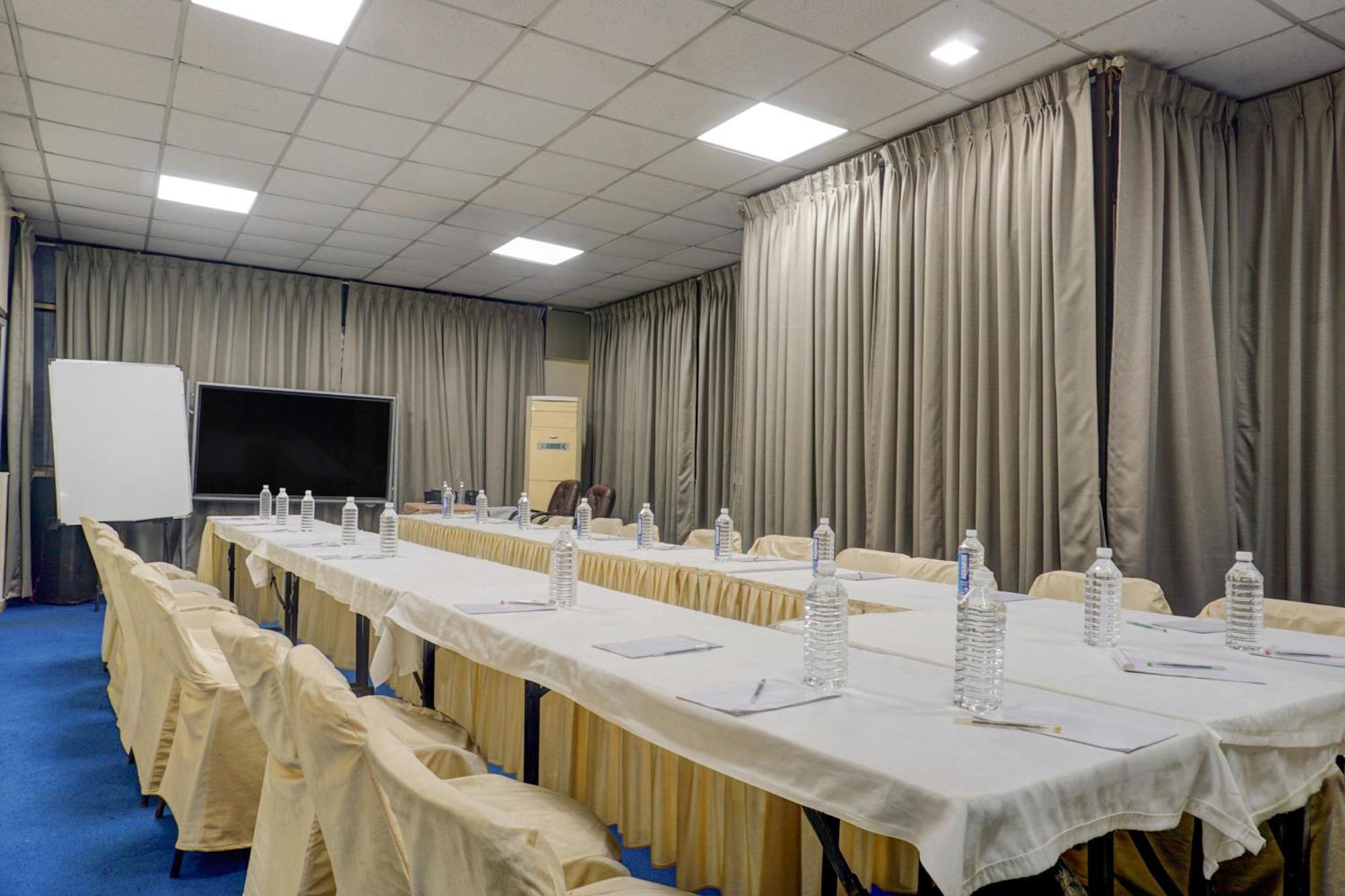 פונה Townhouse Oak Orchard Hotel מראה חיצוני תמונה